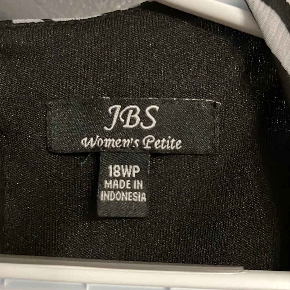 Black and white rose patterned sheath dress. - Picture 3 of 6